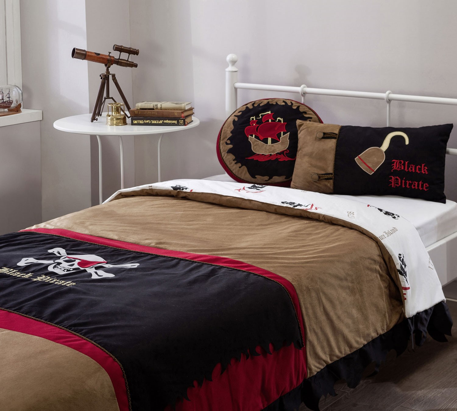 Black Pirate Hook Bed Cover (120-140 Cm)