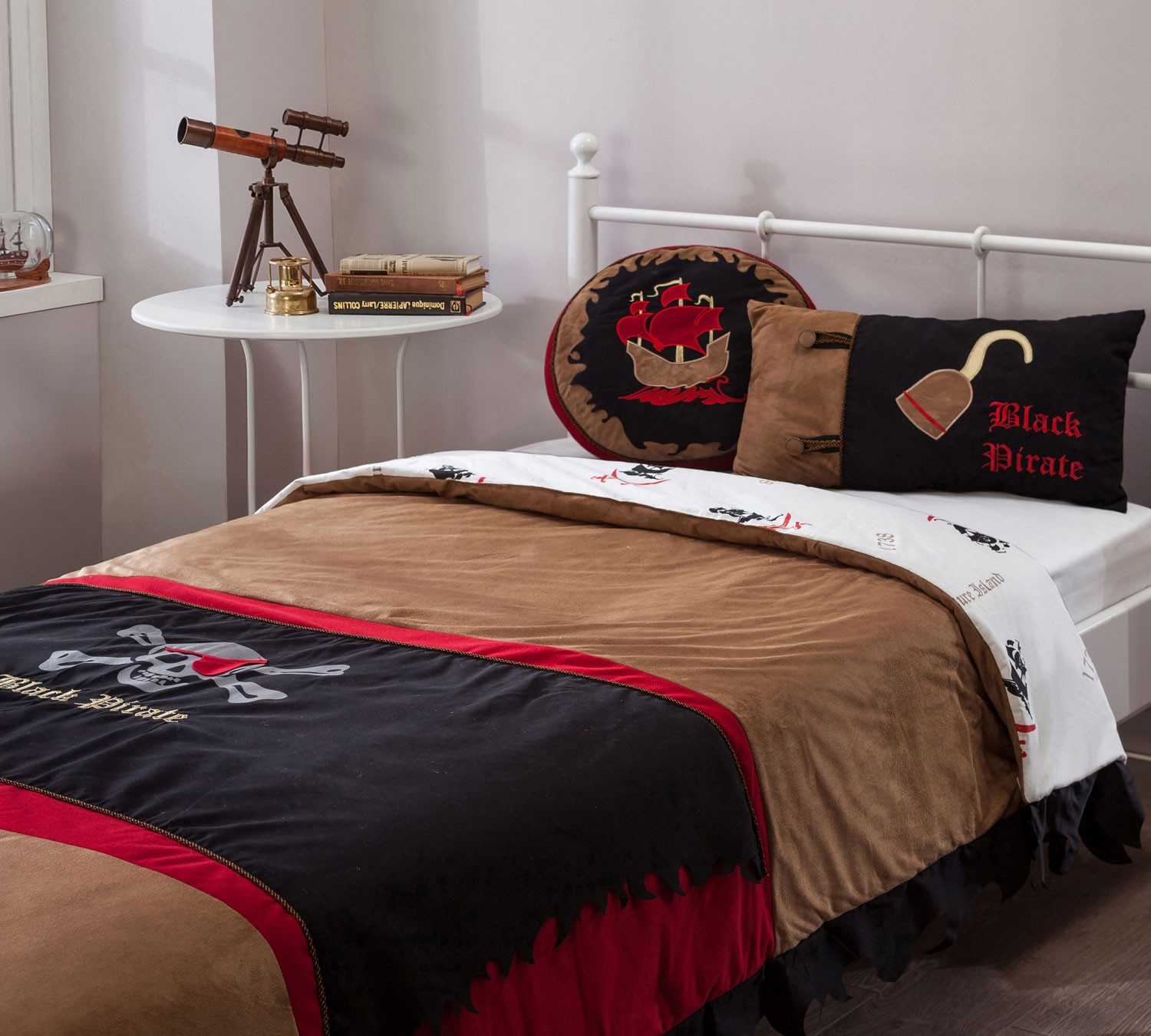 Black Pirate Hook Bed Cover (90-100 Cm)